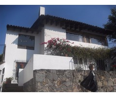 Casa cerca del centro de Valle con vista al lago, alberca y jardín