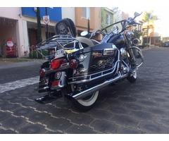 Harley Davidson Clasica llena de cromo