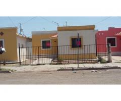 VENDO AMPLIA CASA DE LADRILLO BARDEADA Y CON PROTECCIONES