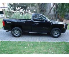 chevrolet cheyenne 2010 negro