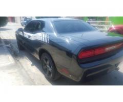 dodge challenger 10 negro