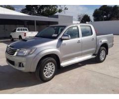 TOYOTA HILUX Año: 2014 Color: Gris Kms: 27700