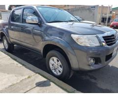 toyota hilux 13 gris