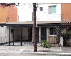 Excelente vivienda, 4 Rec. y 3.5 Baños