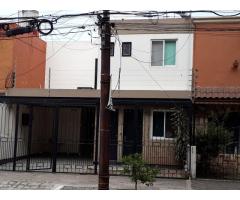 Excelente vivienda, 4 Rec. y 3.5 Baños