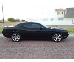 dodge challenger 13 negro