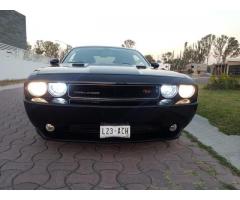 dodge challenger 13 negro