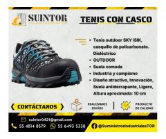 Tenis con casco