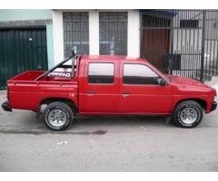 nissan doble cabina 2005 rojo