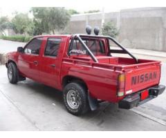 nissan doble cabina 2005 rojo