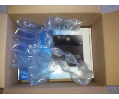 Sony Playstation 4 con almohadillas de control