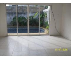 LINDA CASA EN UN NIVEL FRACCIONAMIENTO LAS FINCAS EN JIUTEPEC