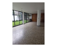 CASA EN VENTA ZONA SUR, CON USO DE SUELO COMERCIAL Y HABITACIONA