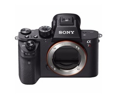 Sony a7R II Mirrorless / Canon Eos 5D Mark iv